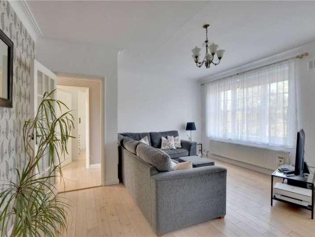 Flat for sale in Royal Borough of Greenwich, Greater London