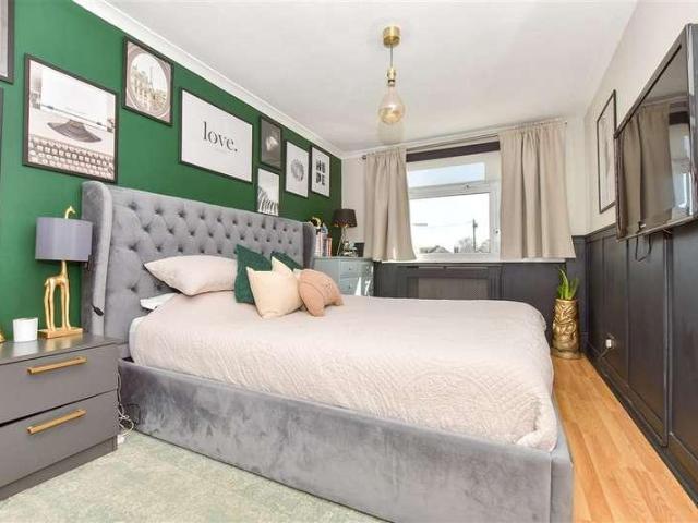 Flat for sale in Upper Walmer, Ash