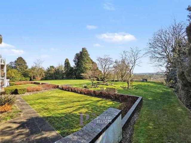 Flat for sale in Barwell, Barton