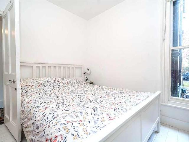 Flat for sale in Hornsey, Greater London
