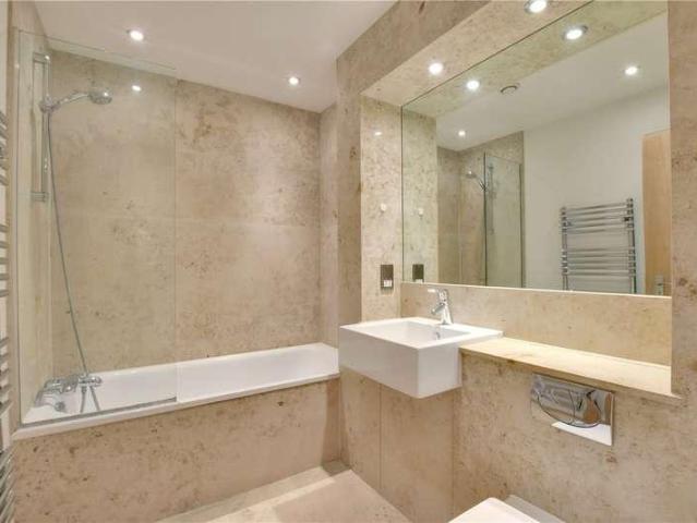 Flat for sale in East Greenwich, Greater London