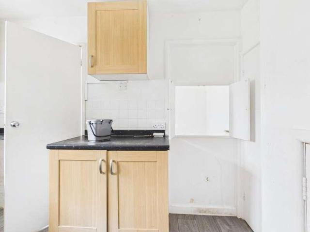 Flat for sale in Littlehampton, Arun