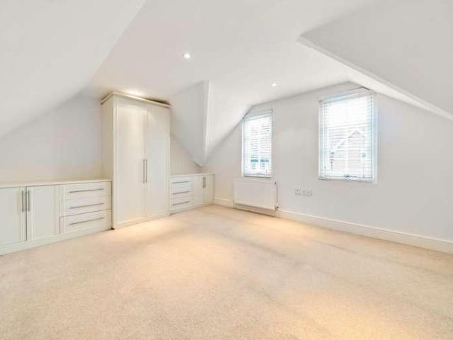 Flat for sale in Ruislip, Eastcote Village