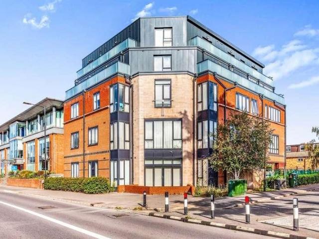 Flat for sale in Slough