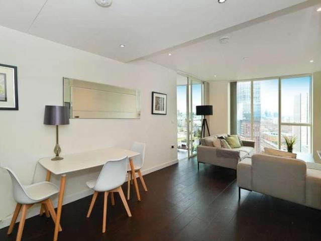 Flat for sale in Vauxhall, Greater London