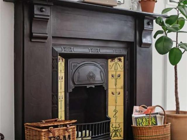 Flat for sale in Highbury, Greater London