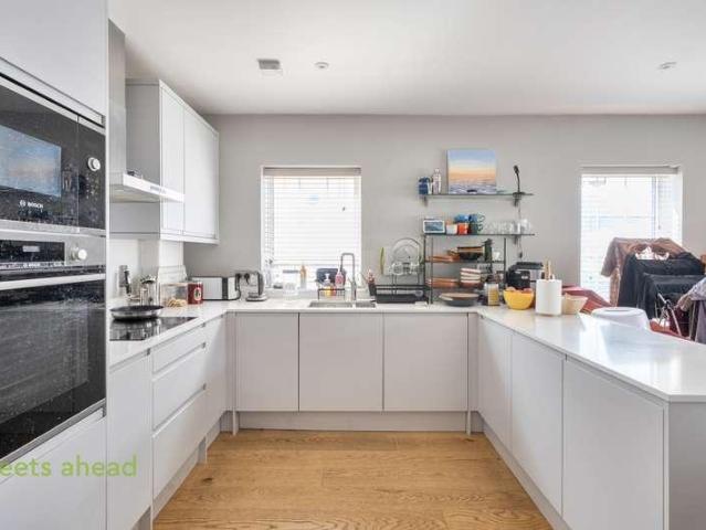 Flat for sale in London Borough of Croydon, Greater London