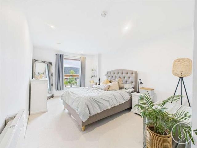 Flat for sale in Richmond Hill, West Yorkshire