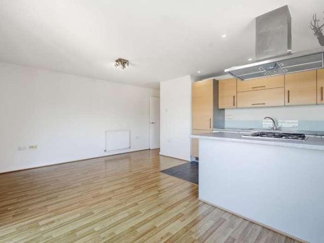 Flat for sale in Bromley-by-Bow, Bow