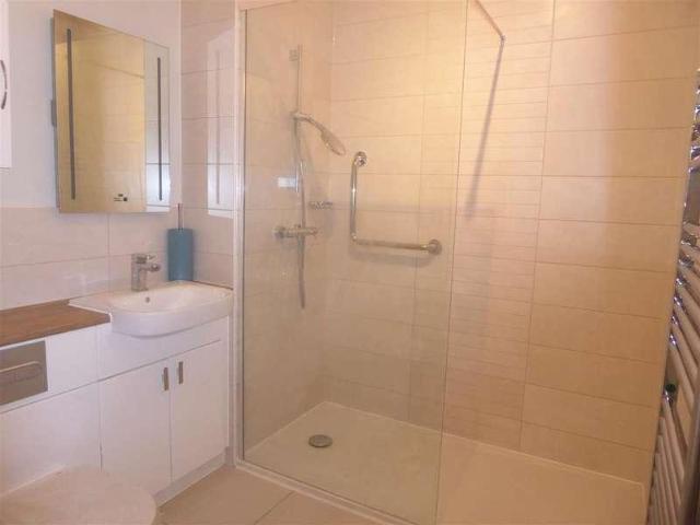 Flat for sale in Isleworth, Worton