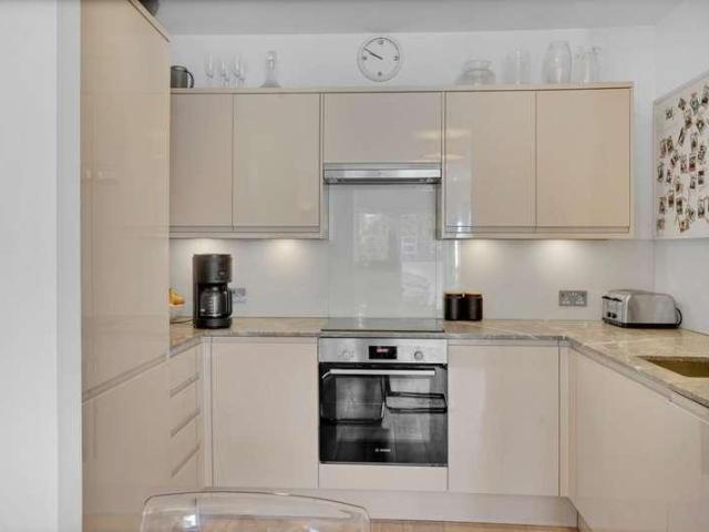 Flat for sale in London Borough of Lewisham, Forest Hill
