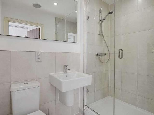 Flat for sale in Putney, Greater London