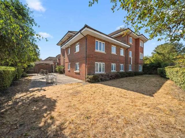 Flat for sale in Ashley Park, Surrey
