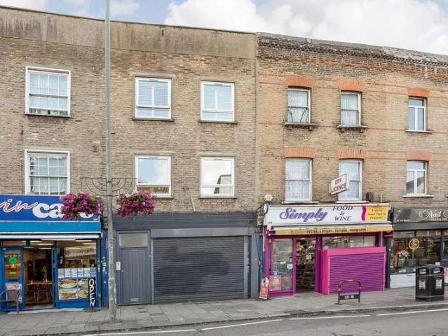 Flat for sale in Crystal Palace, Greater London