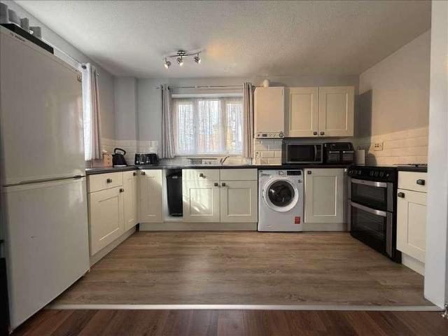 Flat for sale in London Borough of Hounslow, Feltham