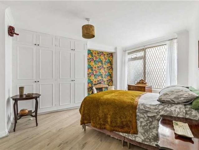 Flat for sale in South Kensington, Greater London