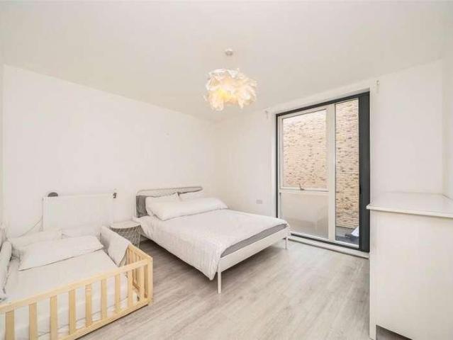 Flat for sale in London Borough of Lewisham, Greater London