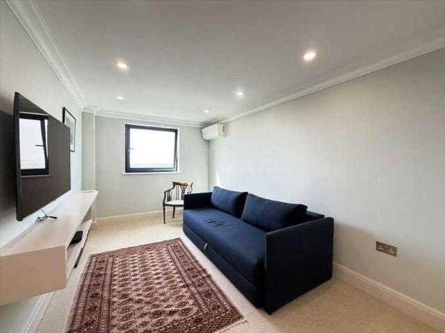 Flat for sale in Alton Barnes, Essex