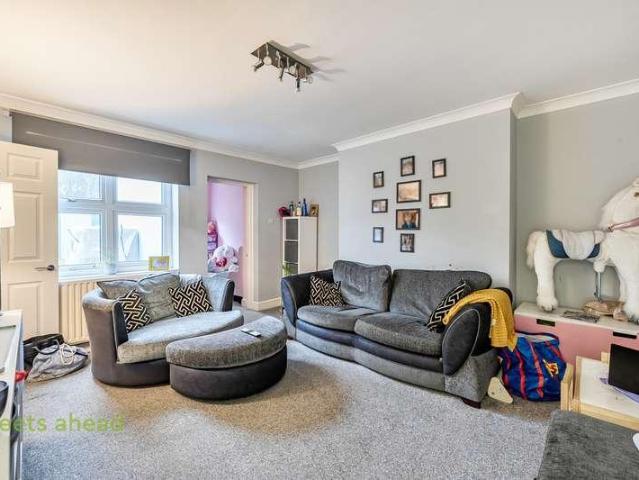 Flat for sale in London Borough of Croydon, Addiscombe