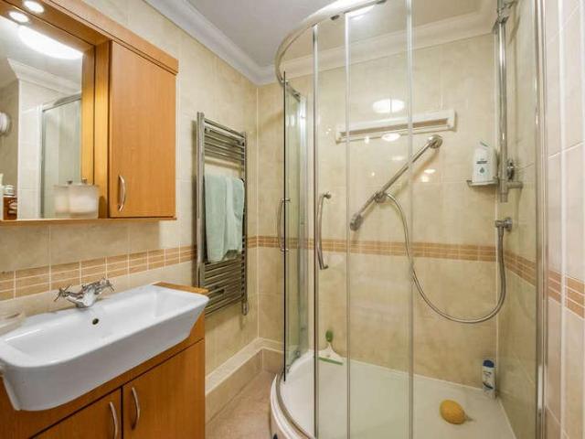 Flat for sale in St. Mildred's, The Bridge