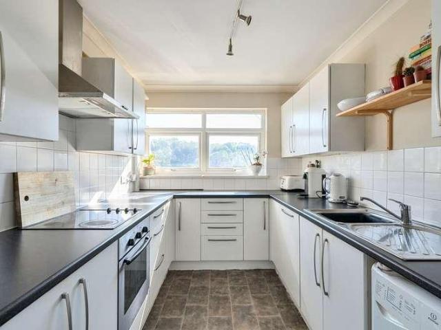 Flat for sale in Hillview, Surrey