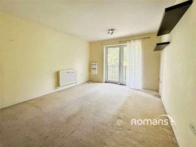 Flat for sale in Blackwater and Hawley, Hart