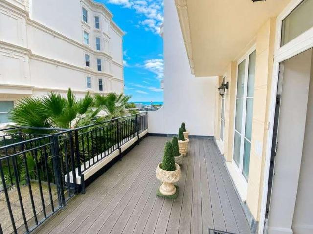 Flat for sale in Worthing, West Sussex