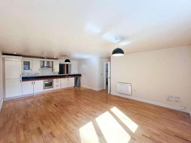 Flat for sale in Porthcawl, Nottage