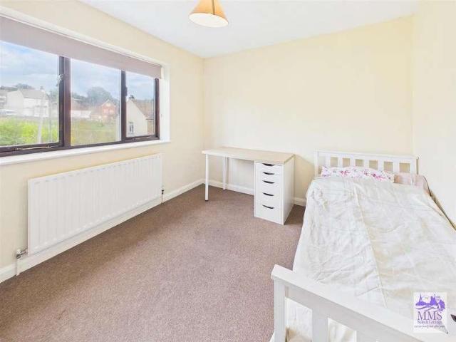 Flat for sale in Strood, Medway