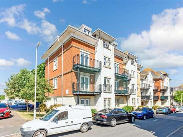 Flat for sale in Monks Orchard, Kent