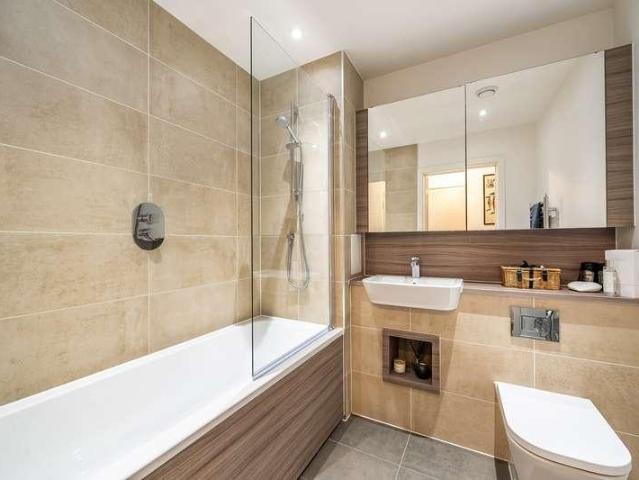 Flat for sale in South Oxhey, Batchworth