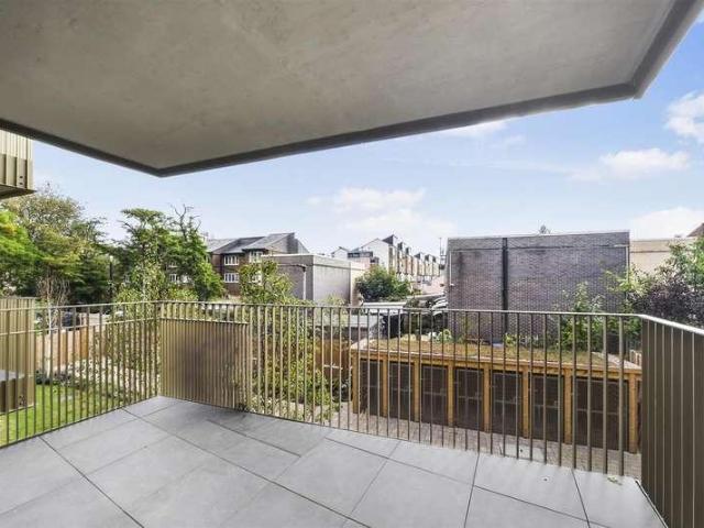 Flat for sale in Oval, Greater London