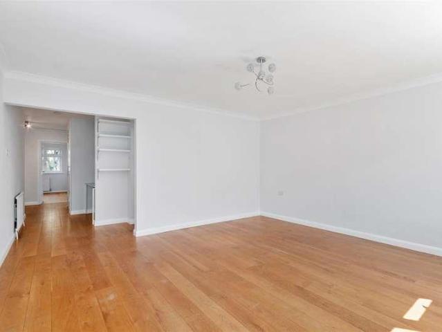 Flat for sale in London Borough of Merton, Merton Park