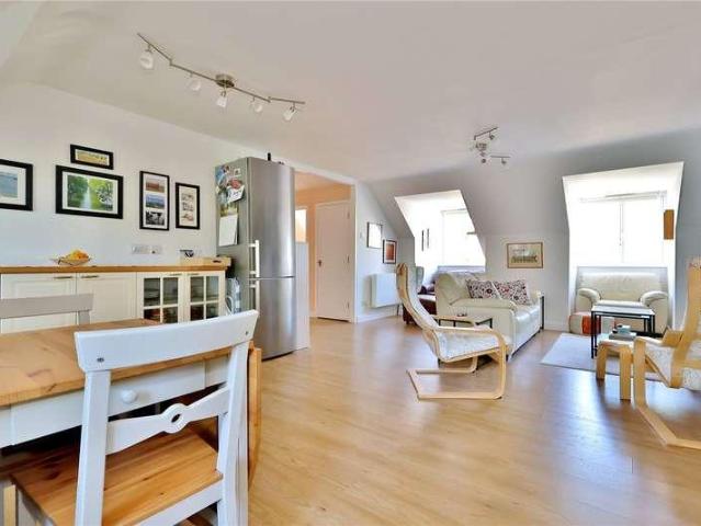 Flat for sale in Knaphill, Woking
