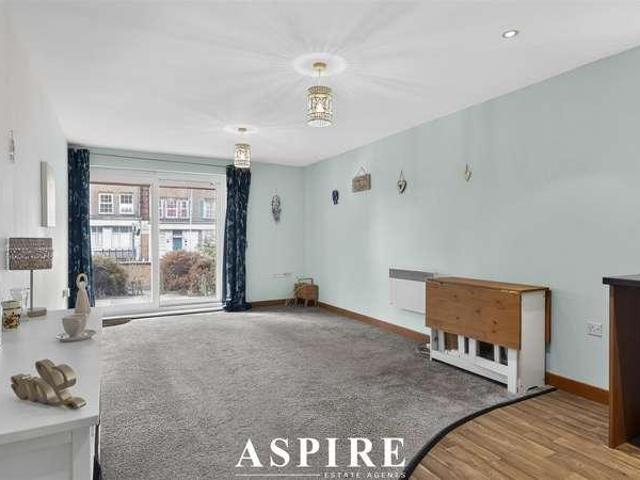 Flat for sale in Southend City Centre Neighbourhood, Alton Barnes