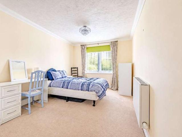 Flat for sale in Chiltern Park, Dacorum