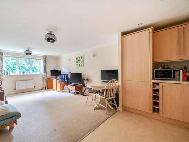 Flat for sale in Fole, Surrey