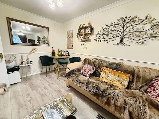 Flat for sale in Clewer Village, Windsor