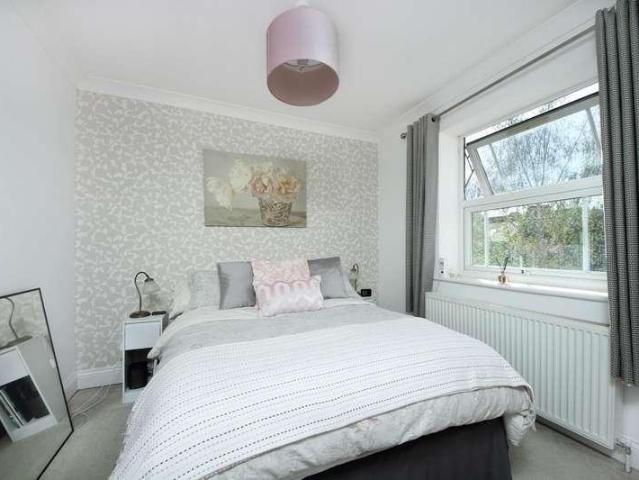 Flat for sale in London Borough of Ealing, Park Royal