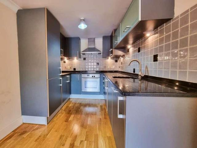 Flat for sale in Key Street, Suffolk