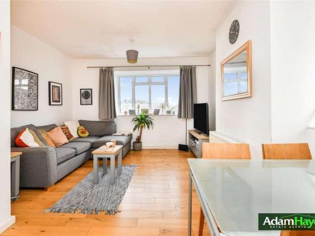 Flat for sale in Finchley, Isle Of Man