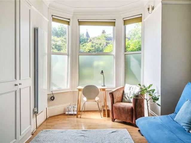 Flat for sale in Hornsey, Greater London