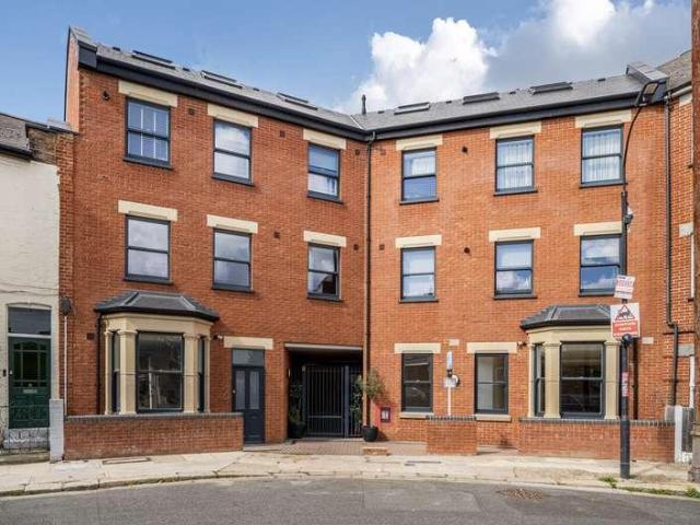 Flat for sale in Greater London