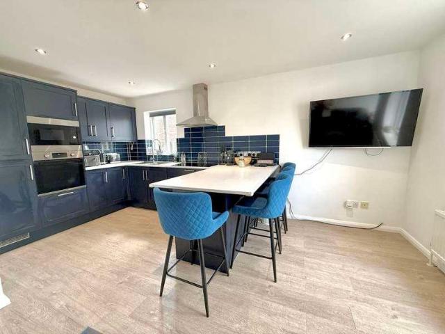 Flat for sale in Dunstable, Bedfordshire