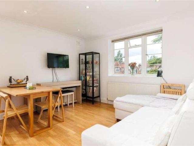 Flat for sale in Putney, Greater London