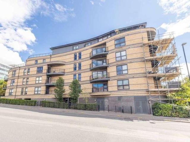 Flat for sale in Slough