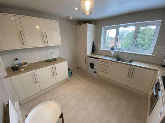 Flat for sale in Elstree and Borehamwood, Borehamwood