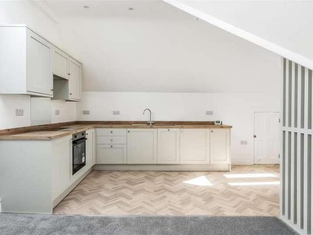Flat for sale in London Borough of Croydon, South Norwood