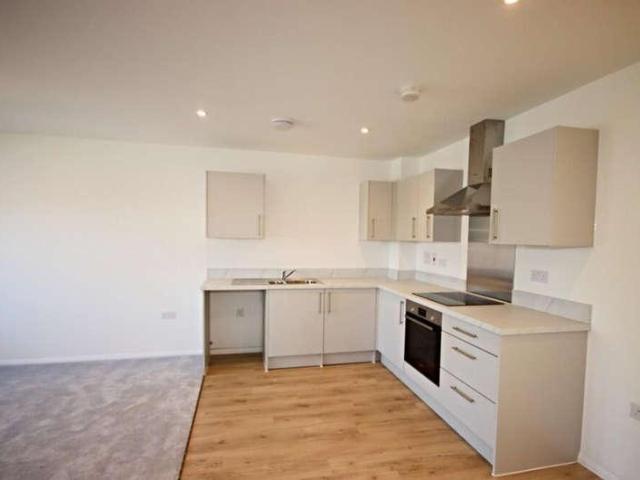 Flat for sale in Horsham, West Sussex