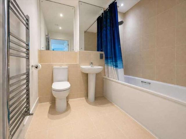 Flat for sale in Lane, Greater London